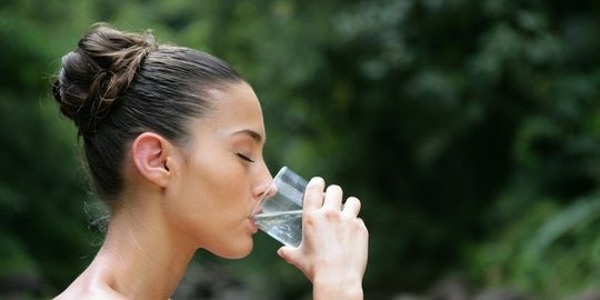 berapa banyak jumlah air yang harus diminum setiap hari